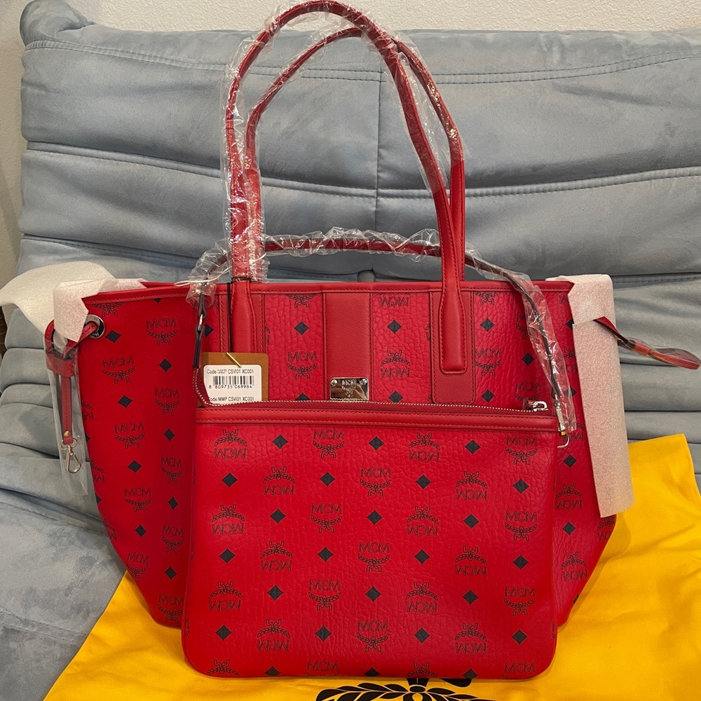 Mcm Visetos Medium Liz Reversible Shopper Tote Ruby Red - Picture 1 of 9